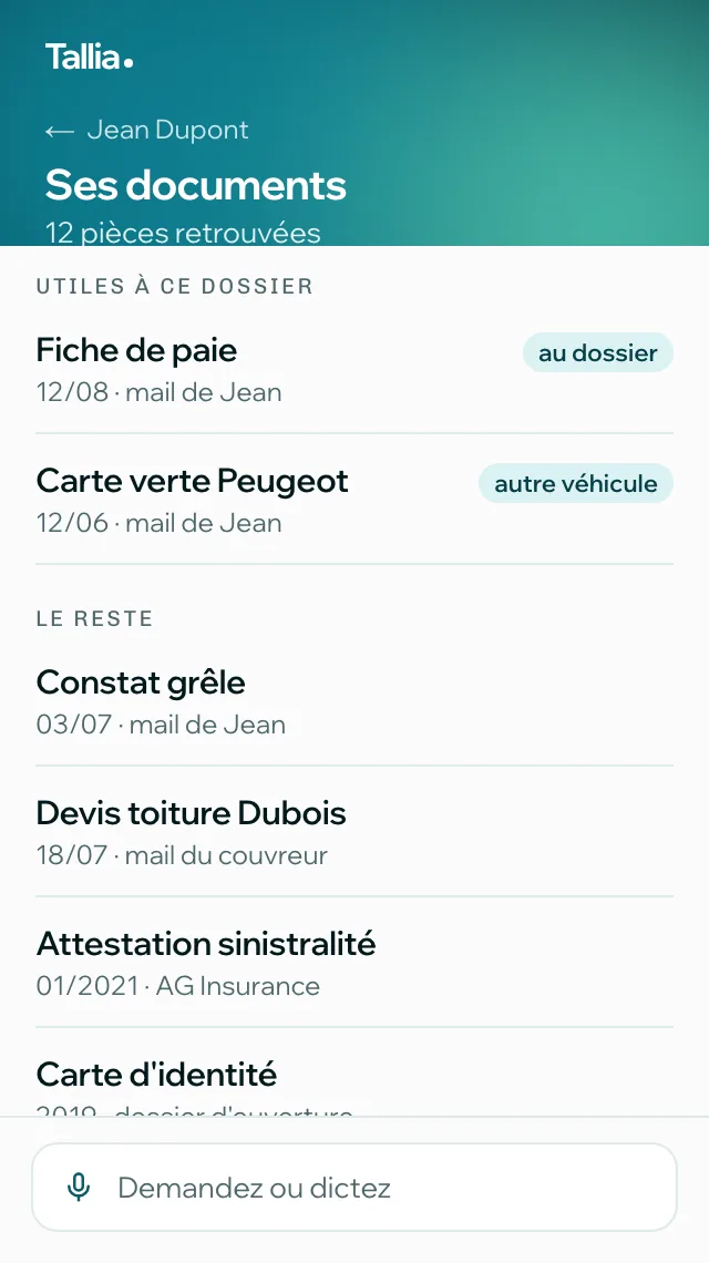 Le panneau Tallia dans Outlook, liste des douze pièces retrouvées pour Jean Dupont : fiche de paie marquée au dossier, carte verte Peugeot marquée autre véhicule, puis constat grêle, devis toiture, attestation de sinistralité et carte d'identité.